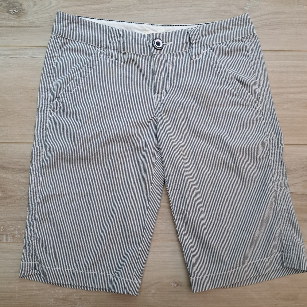 Aeropostale Y2K Womens Navy White Striped Seersucker Shorts Nautical Size‎ 1/2